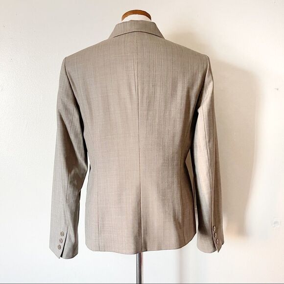 Lafayette 148 NY Gray Button Blazer size 12 preowned - Picture 7 of 7